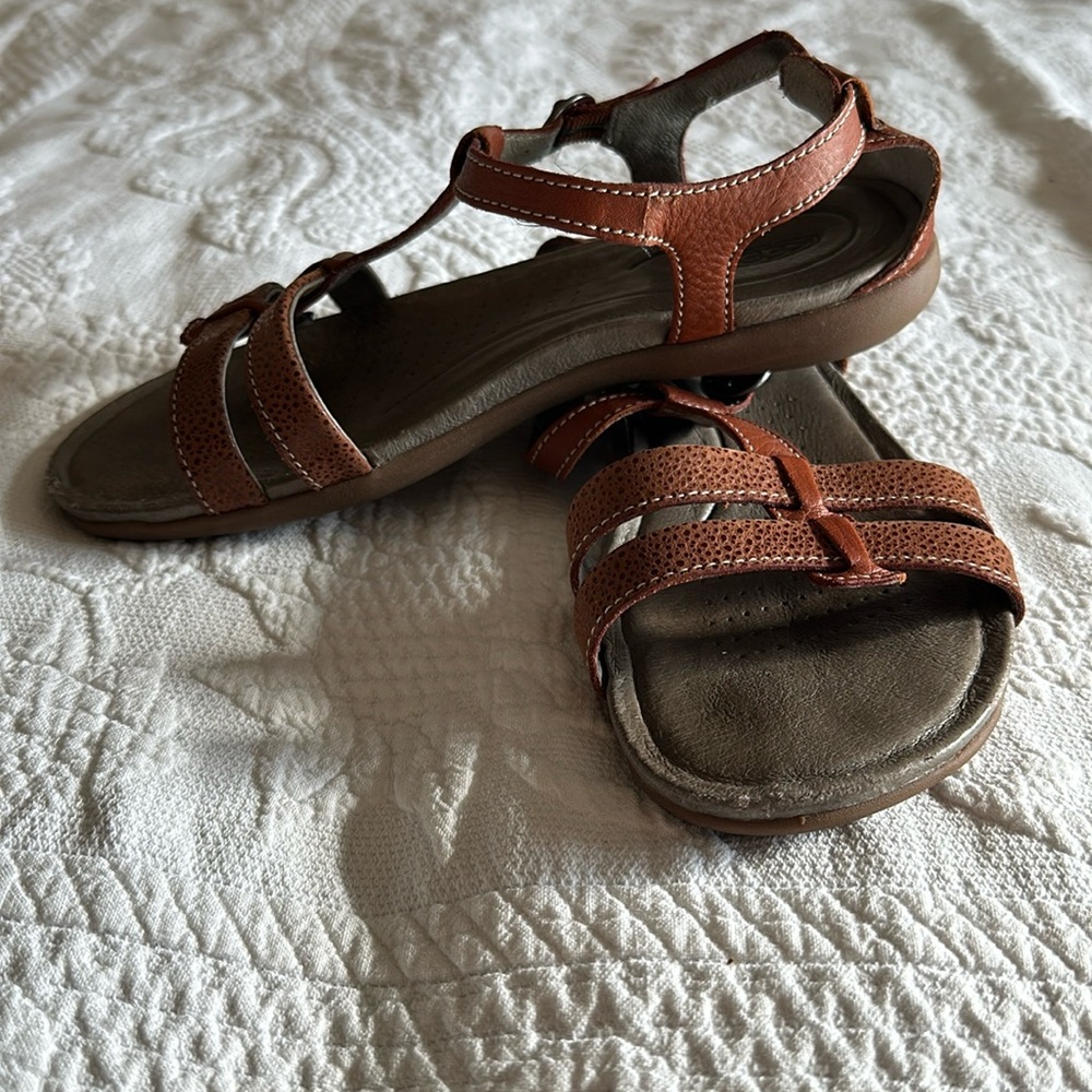 Keen brown leather sandal size 6.5